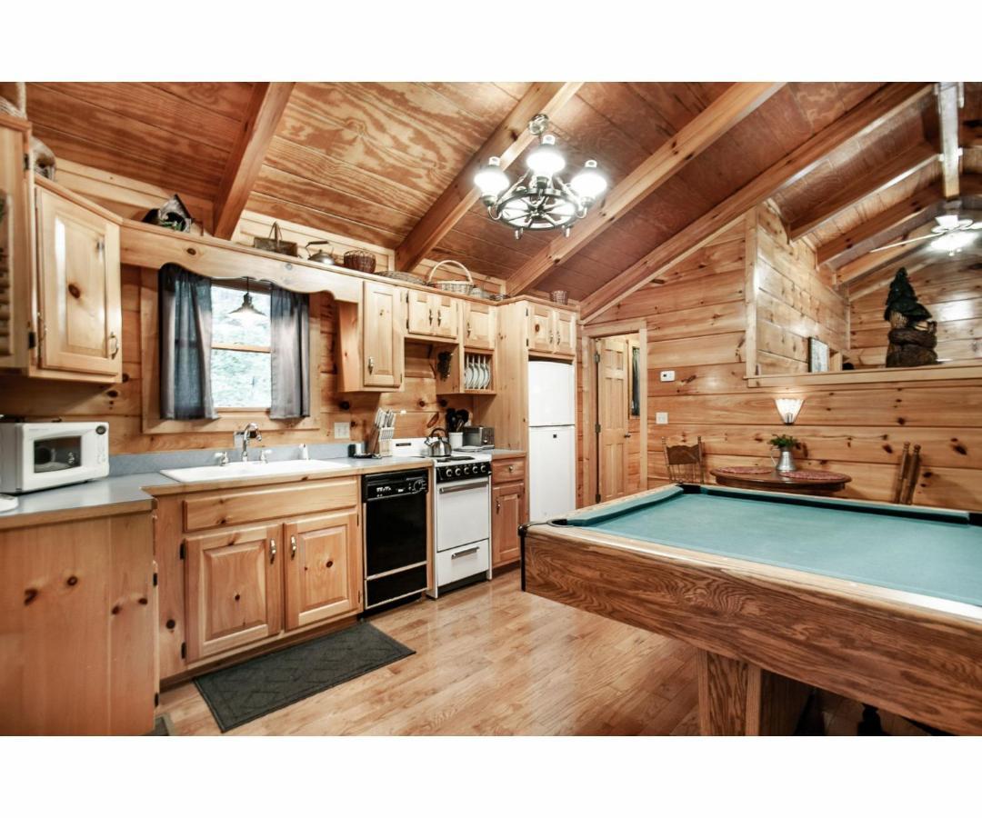 Вилла Peekaboo With Hot Tub, Pool Table, And Jacuzzi Пиджен-Фордж Экстерьер фото