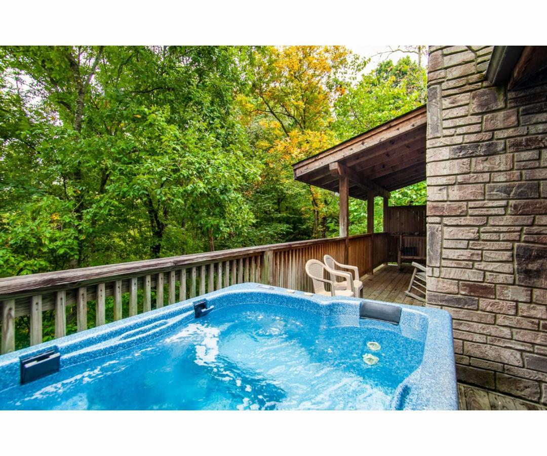 Вилла Peekaboo With Hot Tub, Pool Table, And Jacuzzi Пиджен-Фордж Экстерьер фото