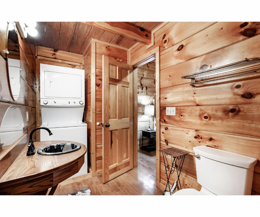 Вилла Peekaboo With Hot Tub, Pool Table, And Jacuzzi Пиджен-Фордж Экстерьер фото