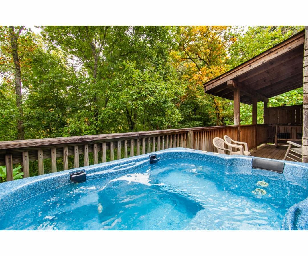 Вилла Peekaboo With Hot Tub, Pool Table, And Jacuzzi Пиджен-Фордж Экстерьер фото